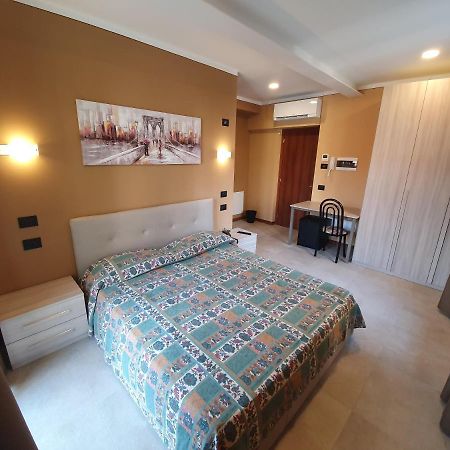 Azalea Rooms & Apartments Domo 3 5 Baveno Luaran gambar