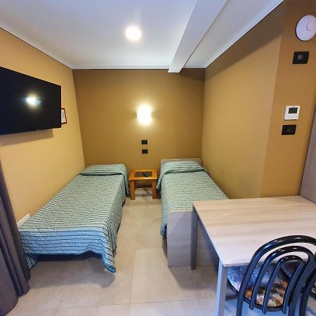 Azalea Rooms & Apartments Domo 3 5 Baveno Luaran gambar