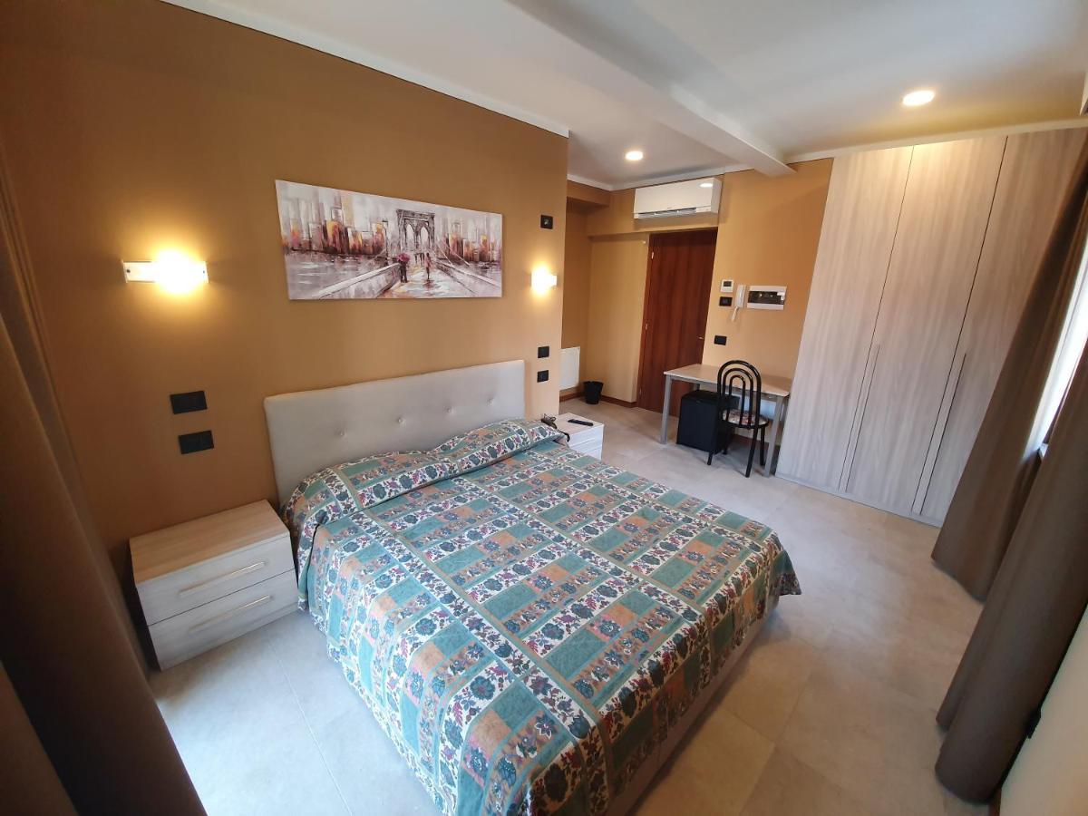 Azalea Rooms & Apartments Domo 3 5 Baveno Luaran gambar