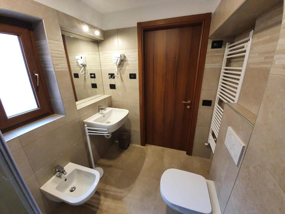 Azalea Rooms & Apartments Domo 3 5 Baveno Luaran gambar