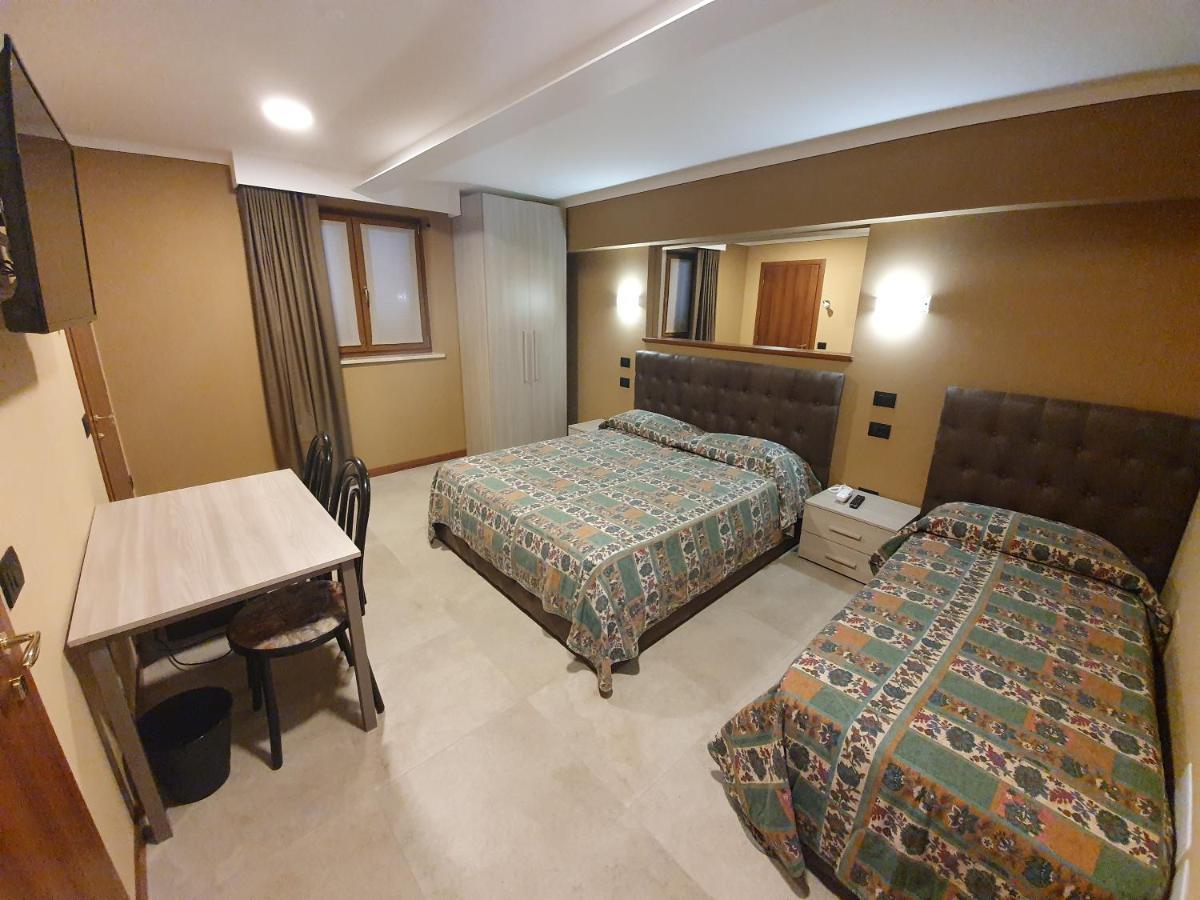 Azalea Rooms & Apartments Domo 3 5 Baveno Luaran gambar