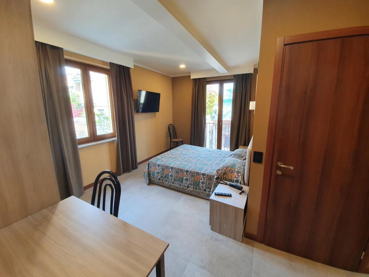 Azalea Rooms & Apartments Domo 3 5 Baveno Luaran gambar