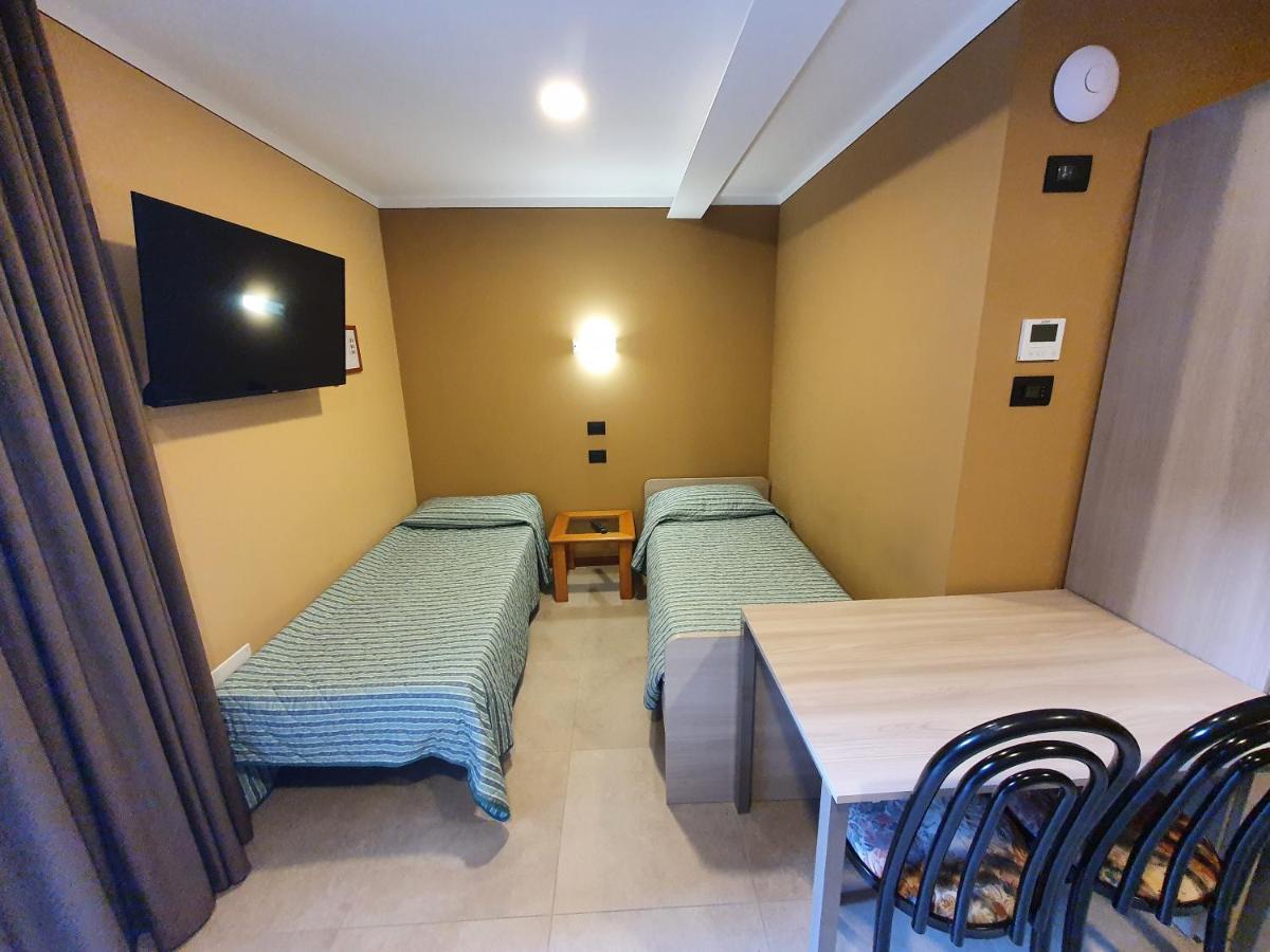 Azalea Rooms & Apartments Domo 3 5 Baveno Luaran gambar